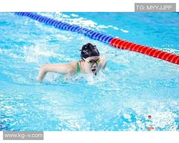 激烈比拼：游泳比赛中选手奋力争先的精彩瞬间与技术解析