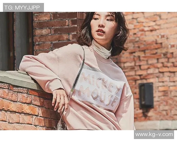 泳池明星引领潮流探索泳池运动新风尚与时尚趋势